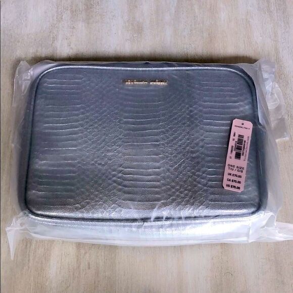 COPY - 👛Victoria’sSecret silver faux snakeskin crossbody - Picture 1 of 8